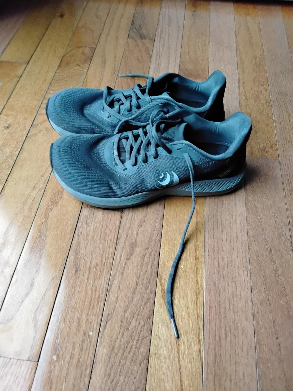 Topo Womens runners 8.5